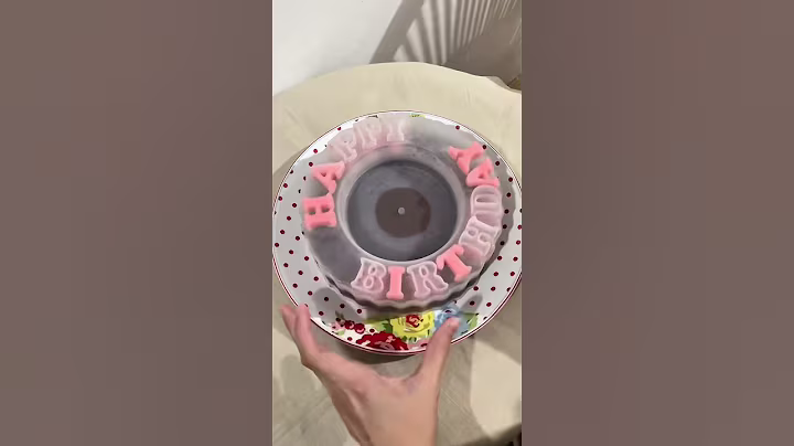 Trying The Viral TikTok Cake 🎂