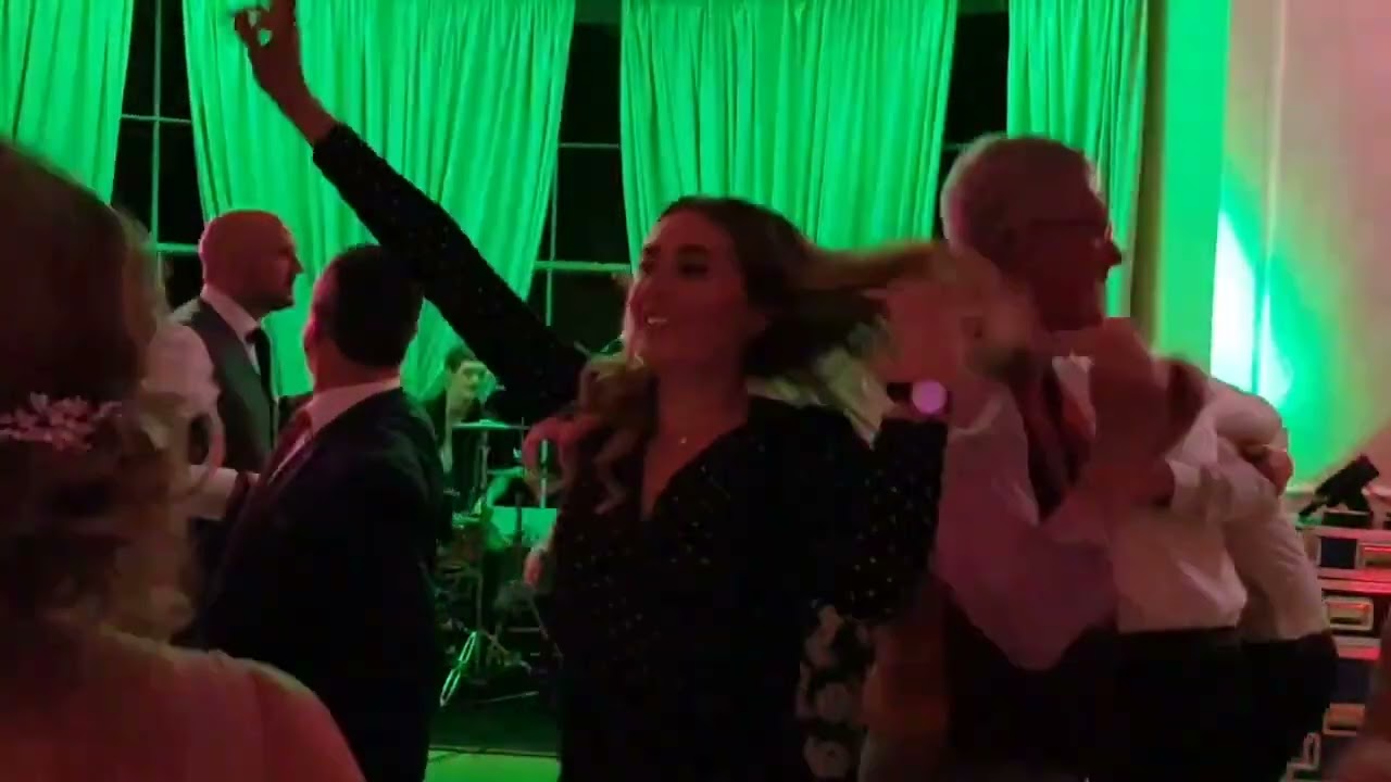 Indie Party Band Chasing Tapes Live - AliveNetwork.com