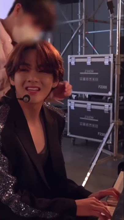 taehyung playing violin😍💜🎻#bts #taehyung #btsarmy #voilin #playing