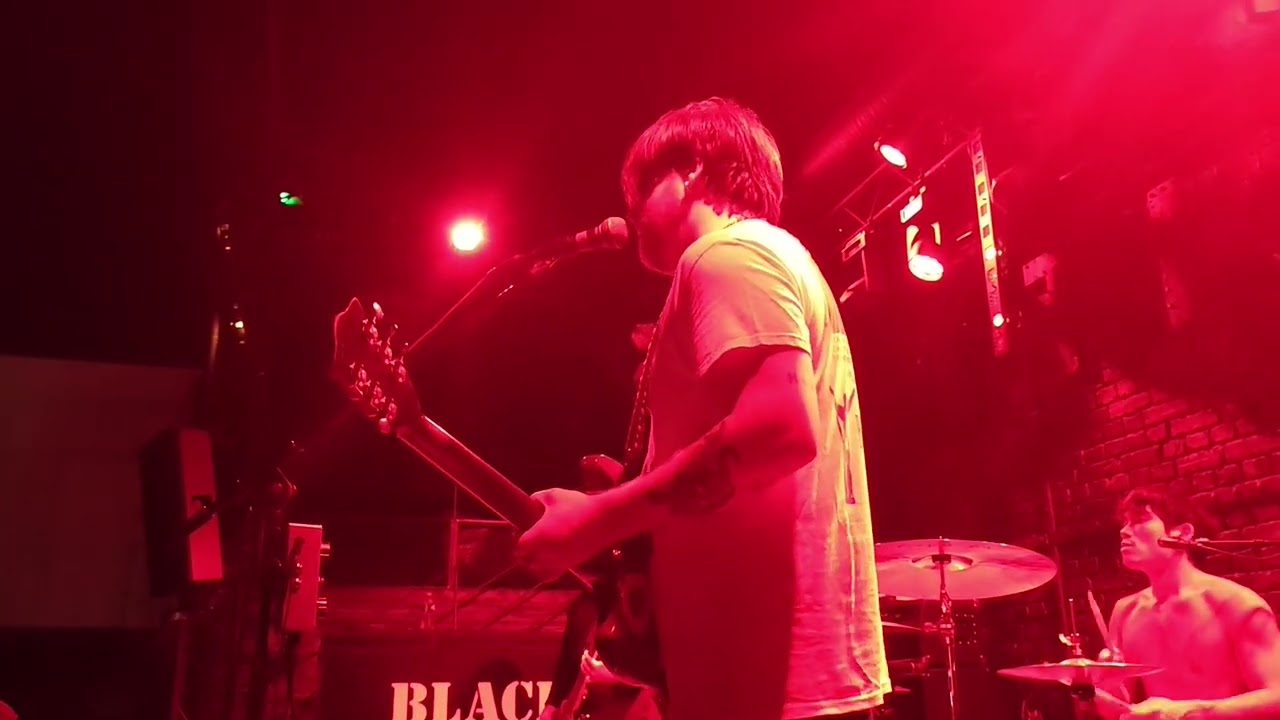 Meatbodies - Move   09-12-25 Nantes France.  