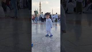 Cute baby in Masjid e Nabwi || madina masjidnabawi viral trending foryou