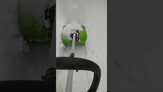 Снеголопата Greenworks работает? / Does the Greenworks snow shovel work in Russian winter? #shorts