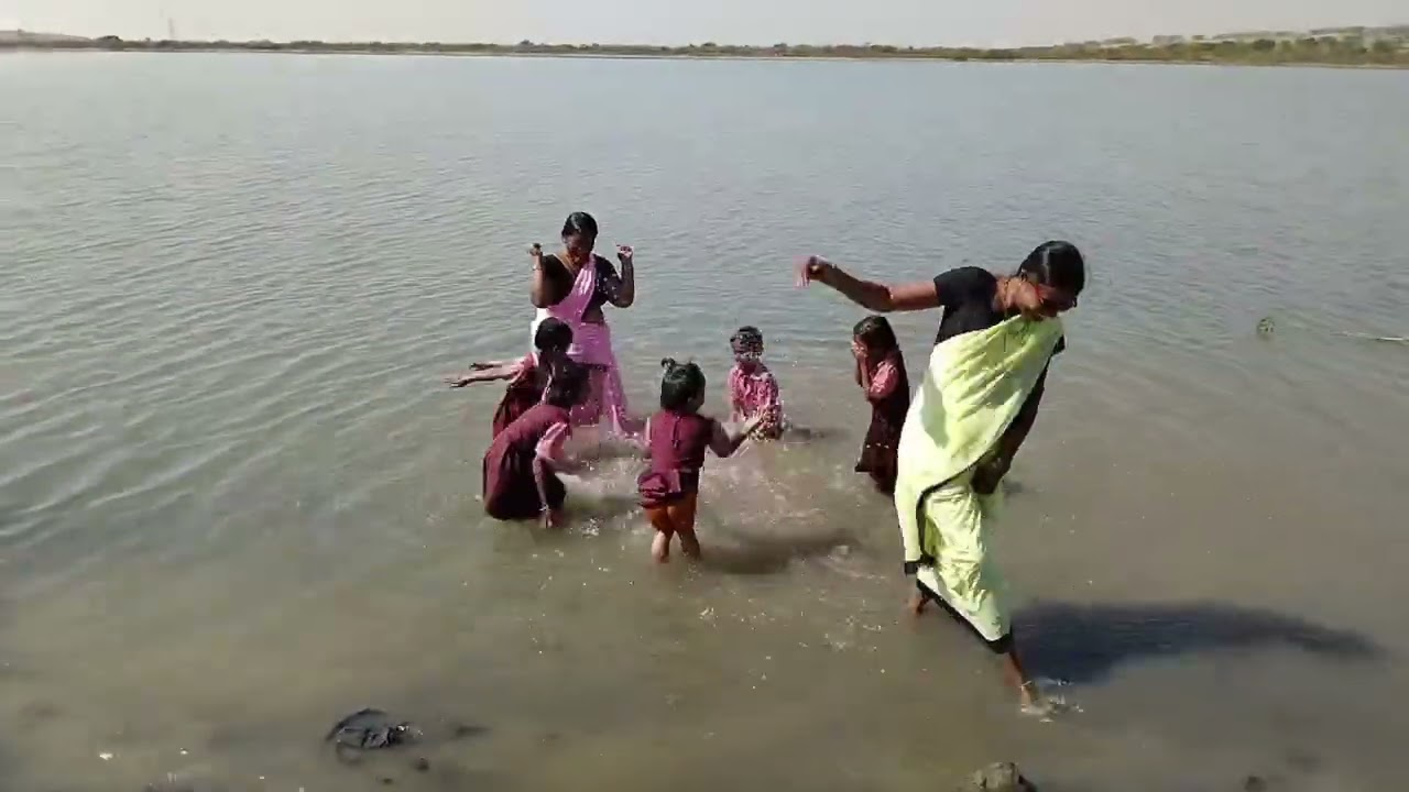 हिरव्या हिरव्या डोंगरावर चला जाऊ या 