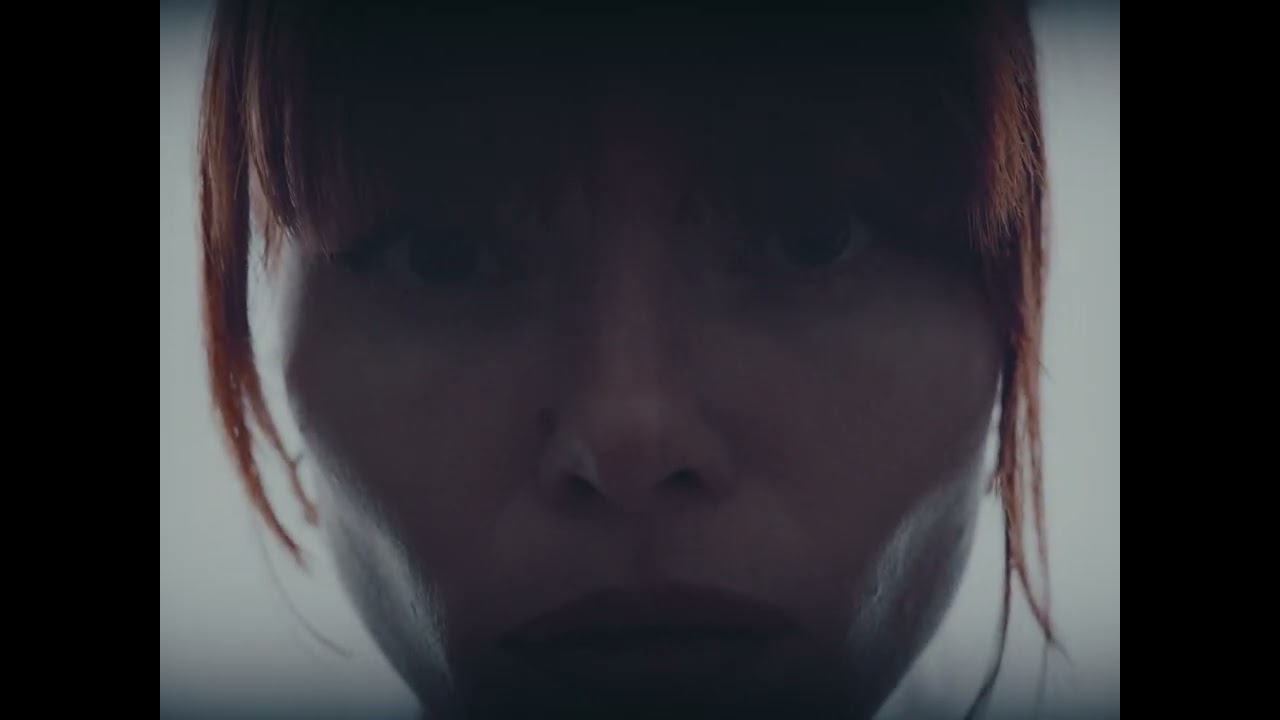 在 YouTube 上观看 Winona Oak -  I Broke Me First (Official Lyric Video)
