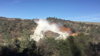 Oroville spillway collapse day 3 video 5