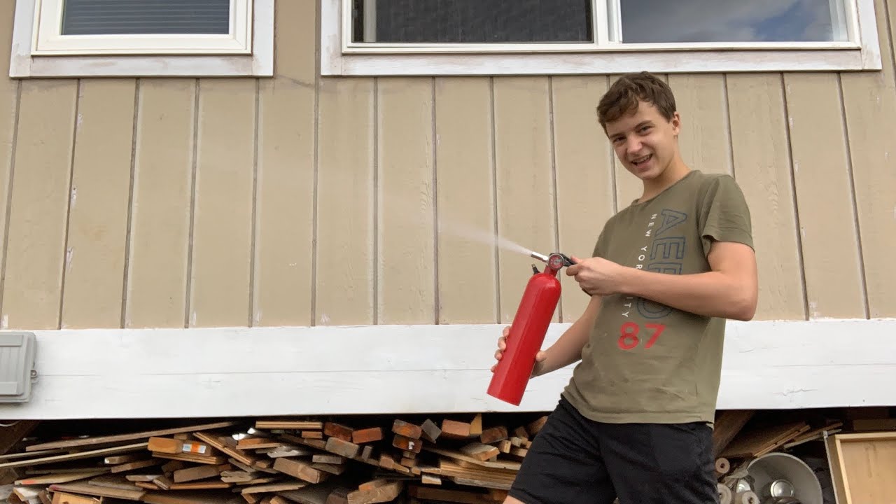 Make a fire extinguisher launch rusty water for cheap!