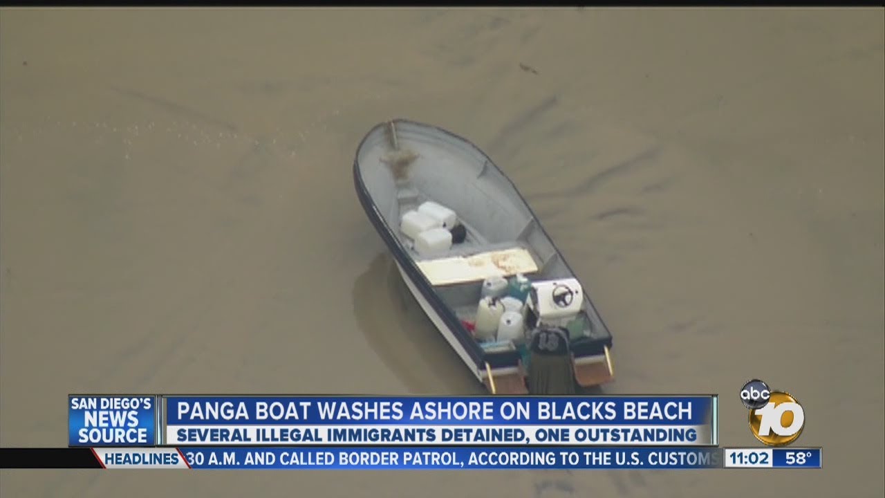 Panga boat washes ashore at Black's Beach in La Jolla - YouTube