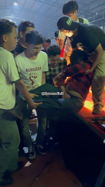 Kobam bro #mosh #moshpit #moshing #crowd #crowdsurfing #gigs #twostep #pogo #chaos #shorts