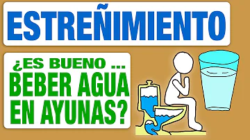 ¿Beber agua caliente ayuda a hacer caca?