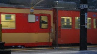 列車番号831D　普通列車　羽越本線（村上駅）＞60P「暗くて見ずらいです。」