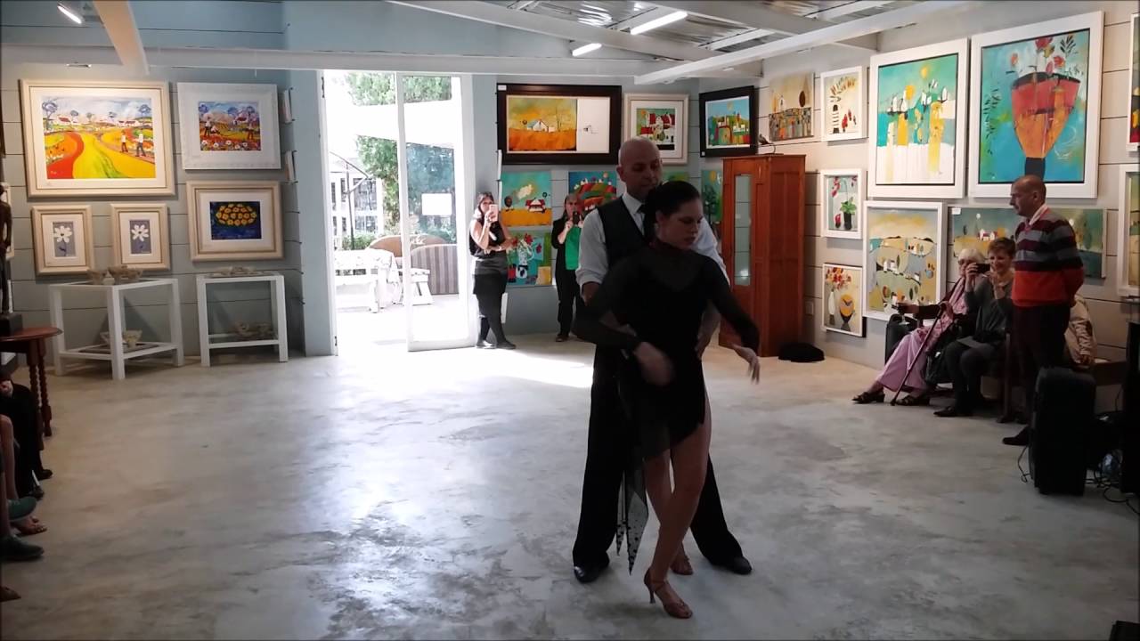 Lifestyle Dancing dancing at Alice Art Gallery camera iphone 8 plus apk