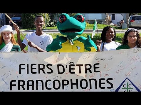 Lever du drapeau franco-ontarien du Collège catholique Samuel-Genest