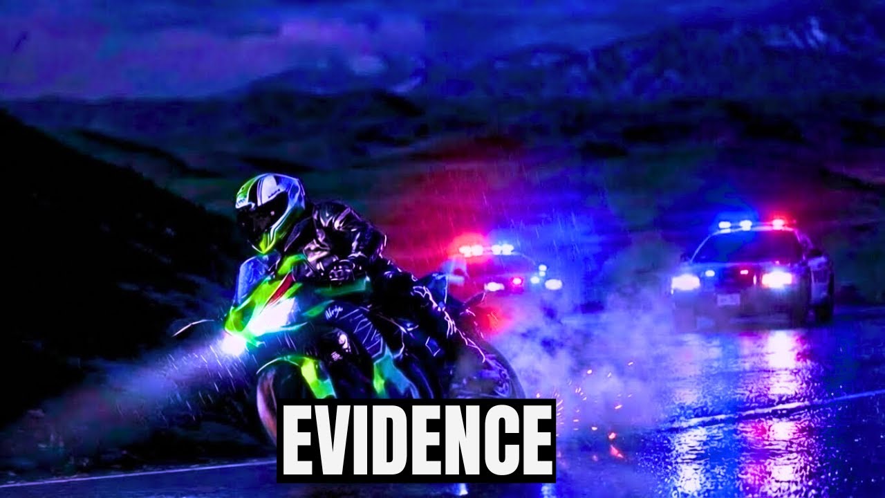 Поиски мотоциклиста, гонявшего со скоростью 140 миль в час в прямом эфире (он сам снял свой арест...