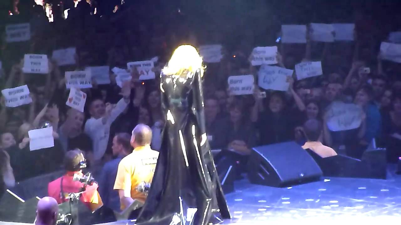 GAGA CRYING BORN THIS WAY / TELEPHONE 26.11.2010 SOPOT/GDAŃSK POLAND