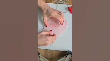 Two tone embossing in seconds #twotonecookies #twotonefondant