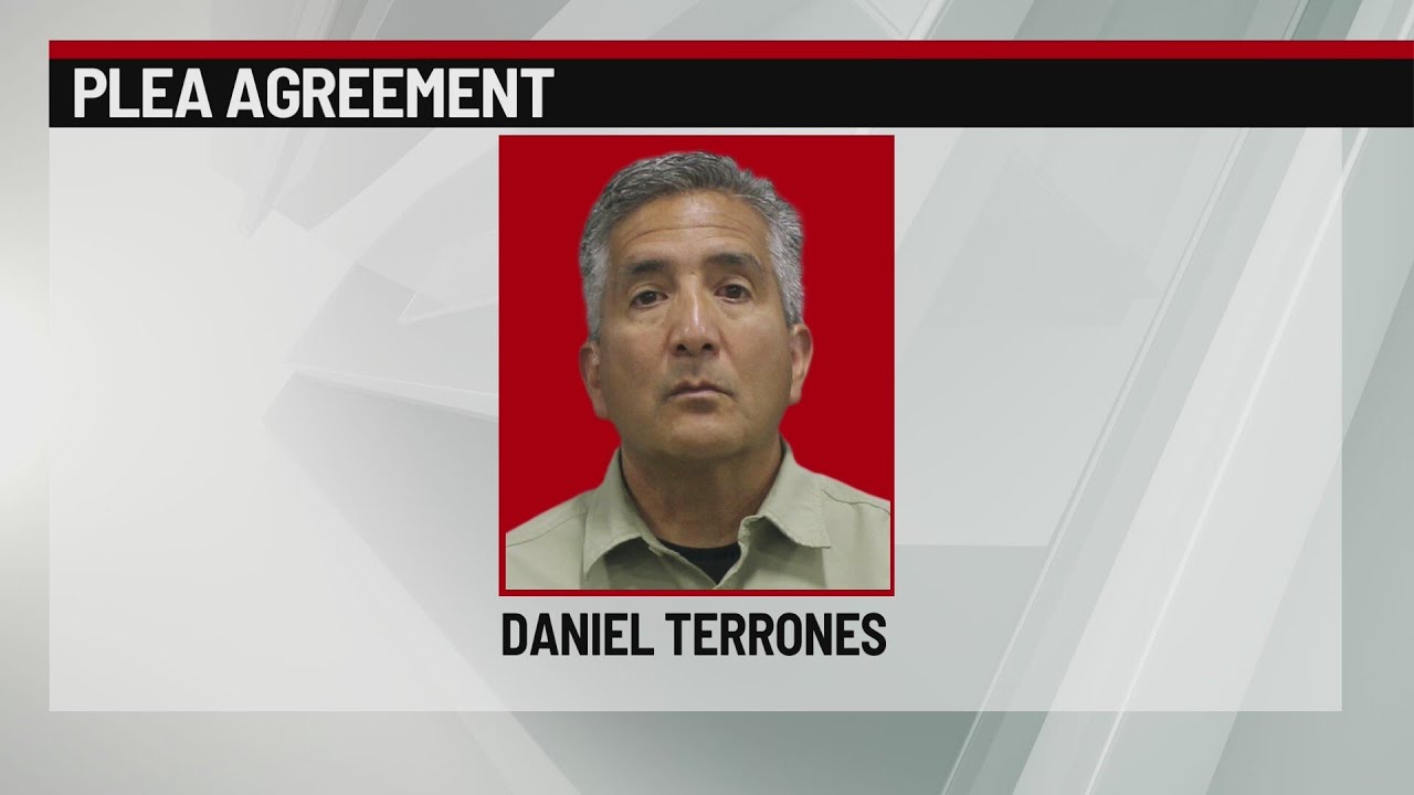 Plea deal reached for former Marshalltown substitute teacher accused of sexually exploiting student