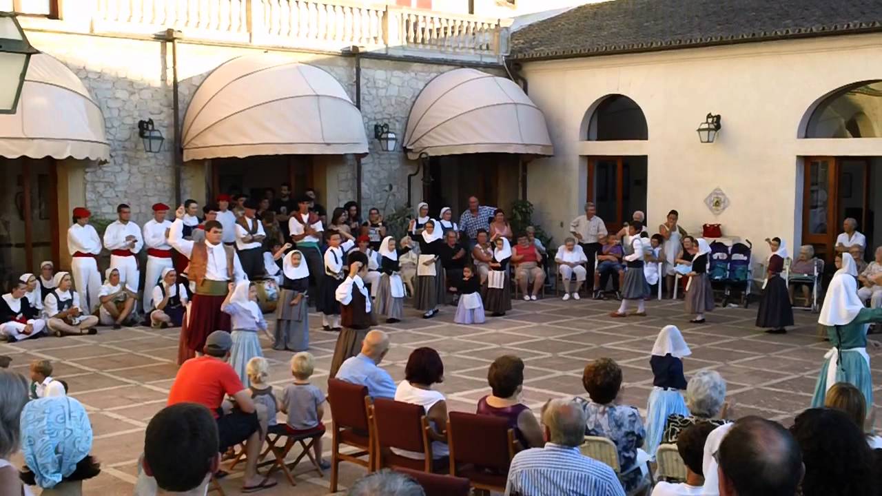Escoleta Esclafits i Castanyetes a la Posada dels Olors.