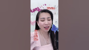 Cô bé dỗi hờn