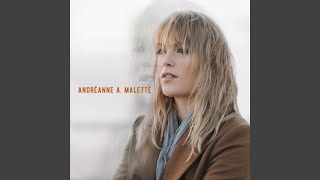 Video thumbnail of "Andréanne A. Malette - À chaque pas devant"