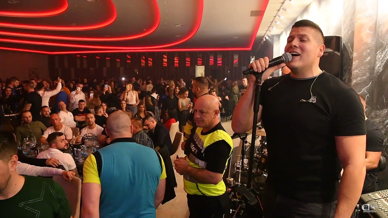 SLOBA RADANOVIC - SVEČANI SALON 