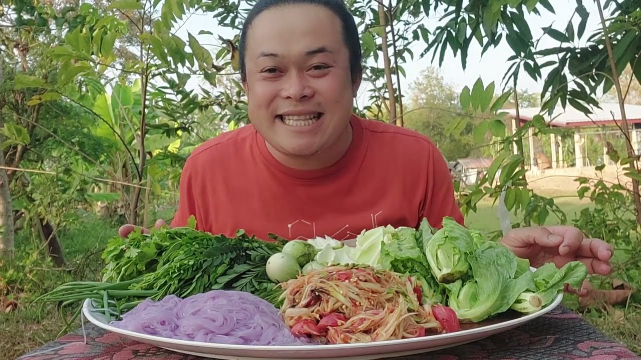 ขนมจีนของสาวเฉิ่มต้องกินคู่กับส้มตำที่เผ็ดๆแบบนี้ เมนูที่ทำให้หายเหนื่อย