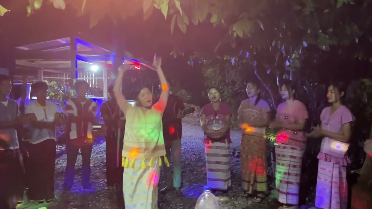 ထော်ရွဲကျေးရွာ အပျို လူပျို ကရင်နှစ်သစ်ကူးကိုကြိုသီးချင်နဲ့ ကြိုဆိုလိုက်ပါတယ်✍️✍️