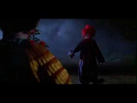 A scene in Killer Klowns from Outer Space (1)