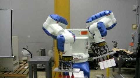 Motoman DA20 robot tray packing