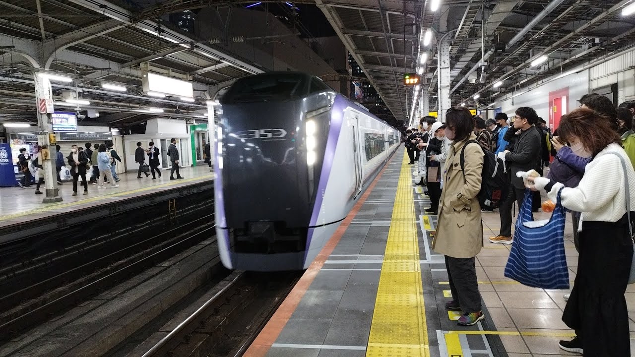 [ジョイント音最高！]E353系 S210編成 S105編成 特急あずさ50号千葉行が秋葉原駅6番線を通過するシーン