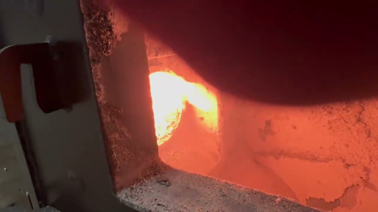 Kotel MultiBio MB 49 ES v provozu na slunečnicové pelety a zbytky po čištění ze slunečnic