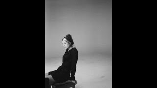 Miniatura de vídeo de "Iliona - Moins jolie Paroles"
