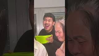 Mama Und Papa Versuchen Zusammen Wörter Richtig Vorzulesen