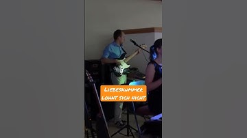 Thumbnail of Liebeskummer lohnt sich nicht 💘👩‍🎤 #shorts Sängerin Schlager Kirchenwirt Ternberg