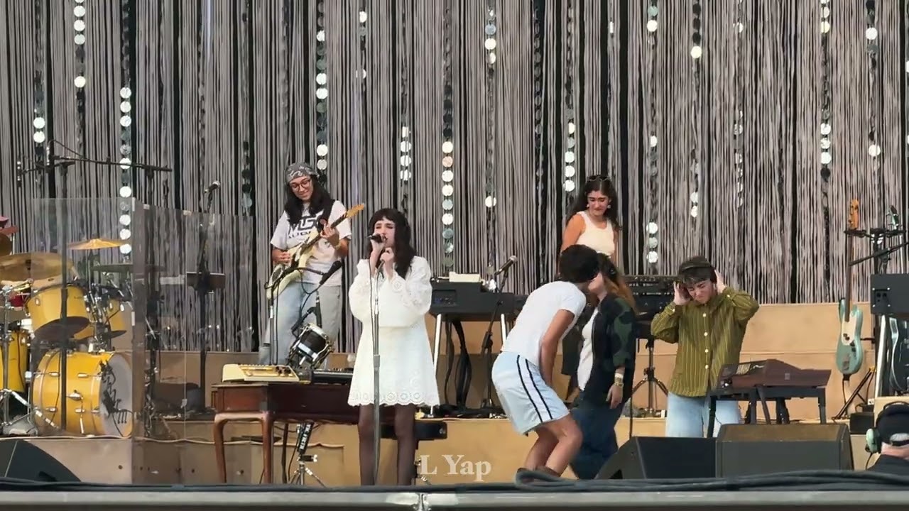 Clairo - Steeeam @ Lollapalooza Chicago 2025