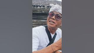 Presentation of Oncer Srawa by Kelian Br Tanggahan Peken (Balinese)