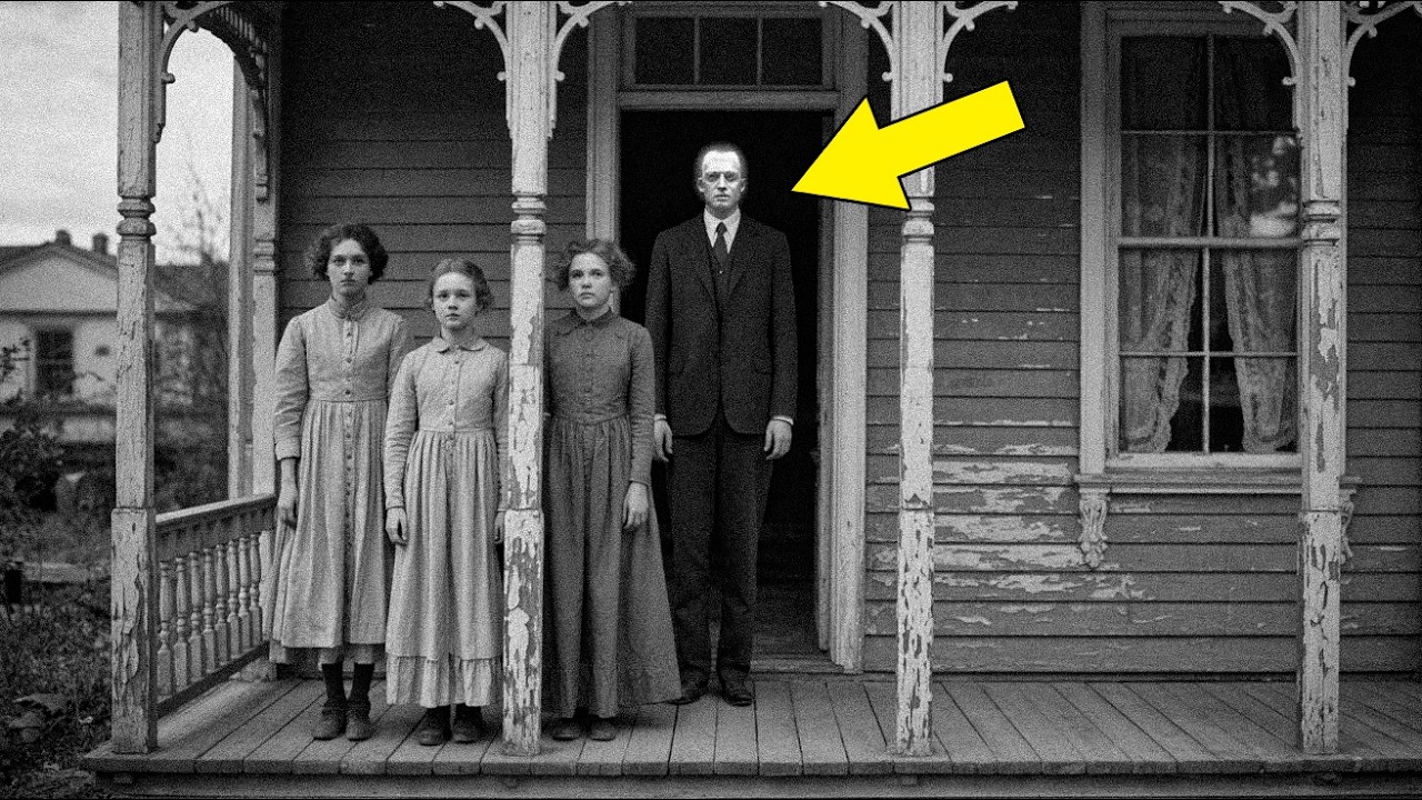 В 1904 году семья позирует на крыльце, пока на портрете не появляется кто-то мертвый, которого та...