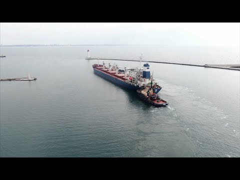 Первое судно с украинским продовольствием покинуло Одессу