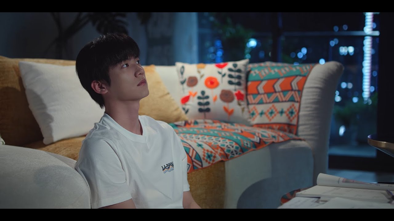 То, что Цэнь Цзинь не вернулась домой за всю ночь, очень обеспокоило её младшего брата.