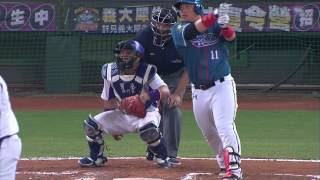 05/25 Lamigo vs 義大 六局上,林泓育敲出深遠二壘安打,打下桃猿第2分