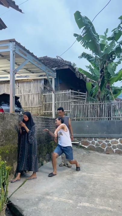 waduh dia juga mau di t4b0k p4h4nya #funny #comedy #humor #fyp #shorts