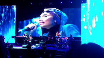 Yuna live in Singapore- Terukir di Bintang