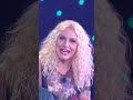 Quando canta, trova un posto sicuro. Un rifugio dove tutto fa un po’ meno paura. ❤️‍🩹