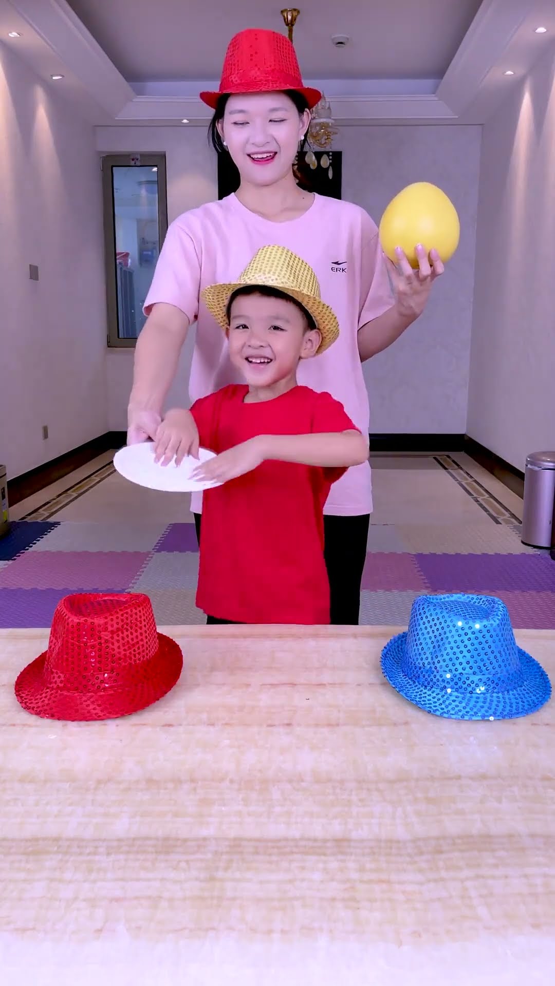 टोपी का रंग चुनौती丨Choose The Hat Color Challenge! Extra Large Mooncake Reward#Funnyfamily#Partygame