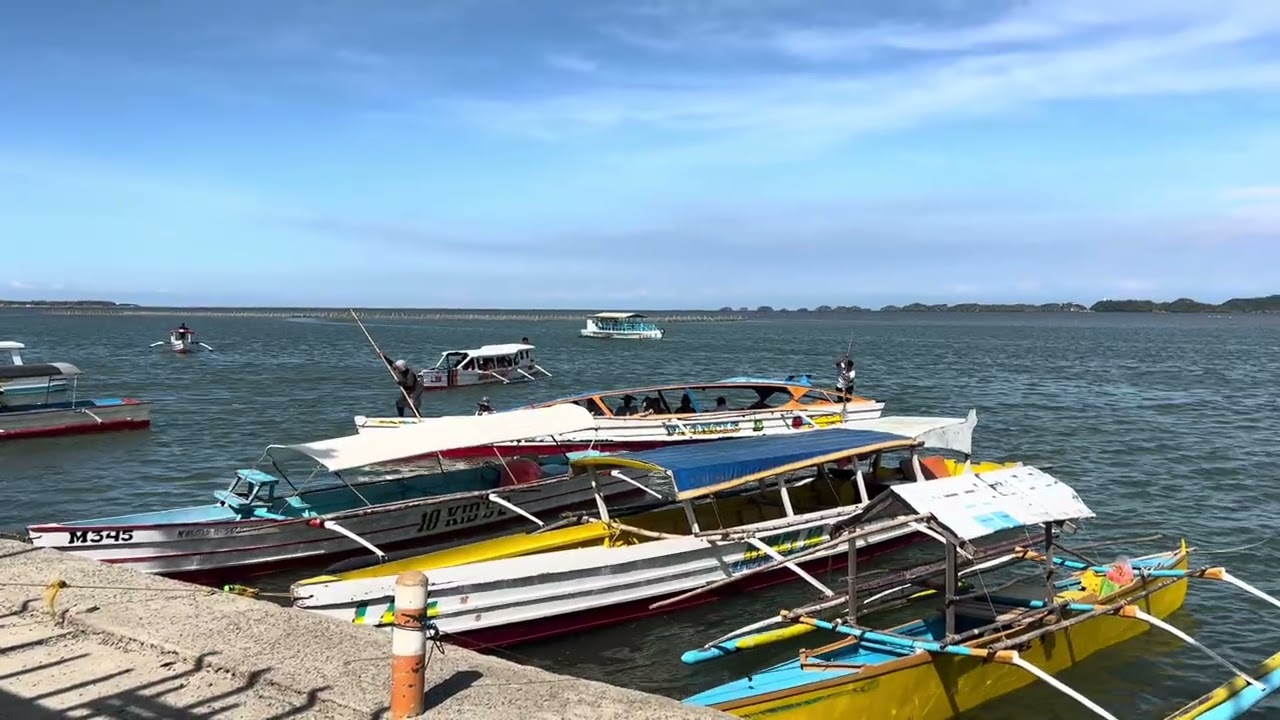 Mga bangka gngmit pagpunta sa hundred island