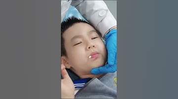 Có ai thấy khoảnh khắc bác sĩ nhẹ nhàng nhổ răng sữa cho bé không?