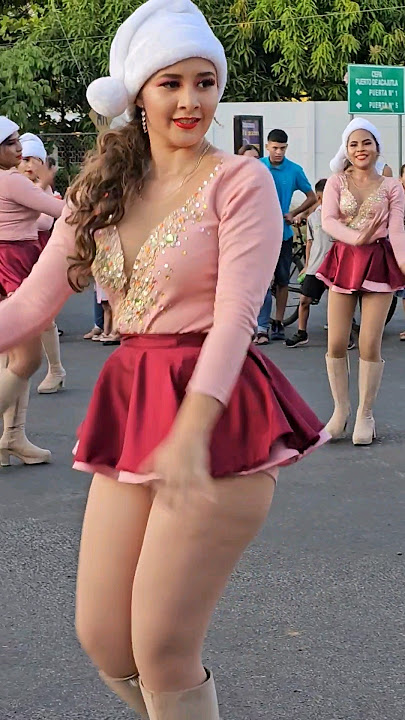 ALEXANDRA ESPINOZA 💃 CACHIPORRISTA DE TIBURONES MUSIC BAND ✨️