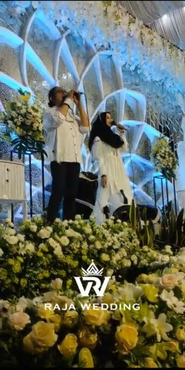 Show Anwar Feat Ega