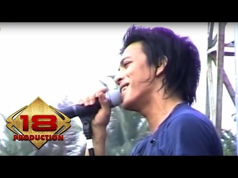 Peterpan - Dibalik Awan(Live Konser Mataram 4 November 2007)
