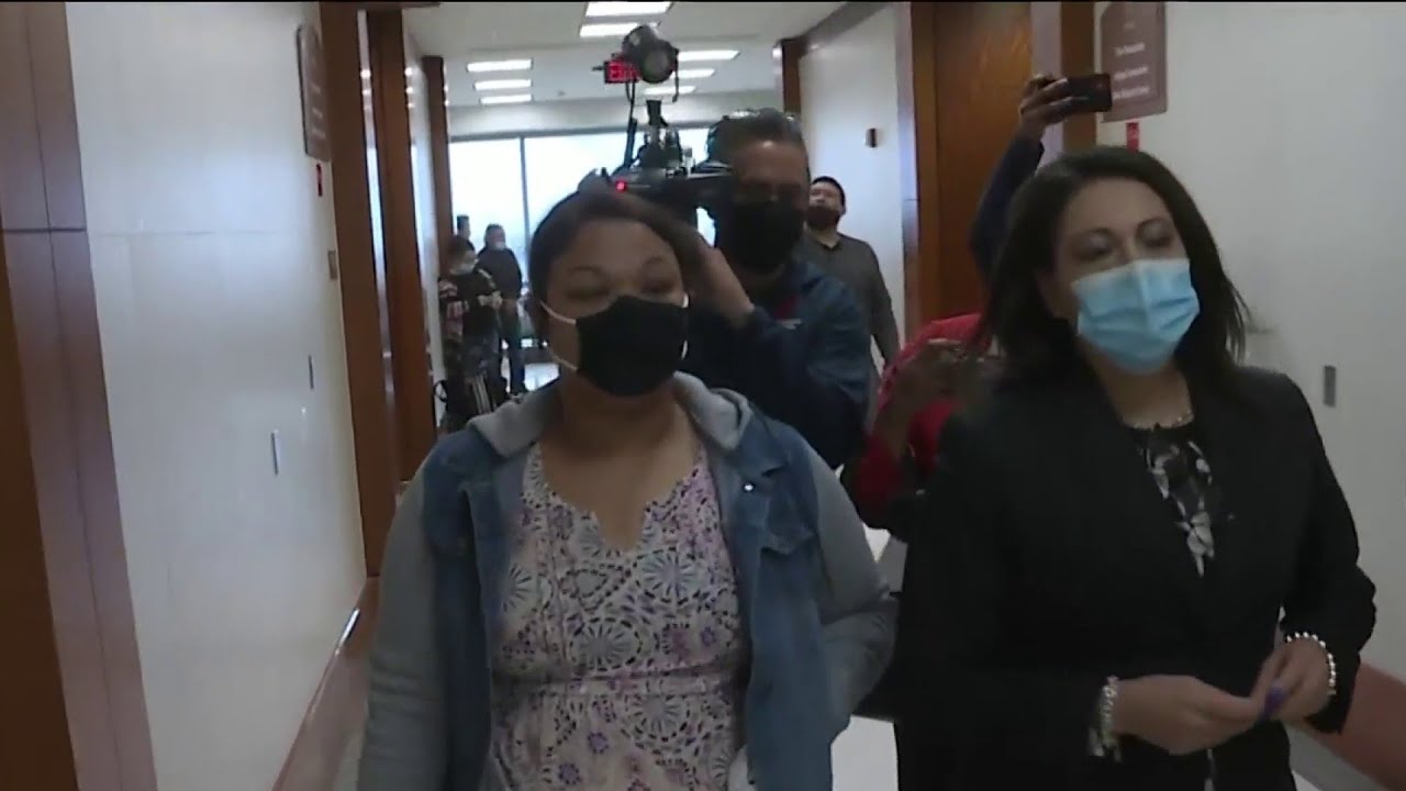 Mother accused of abandoning 4 kids appears in court - YouTube