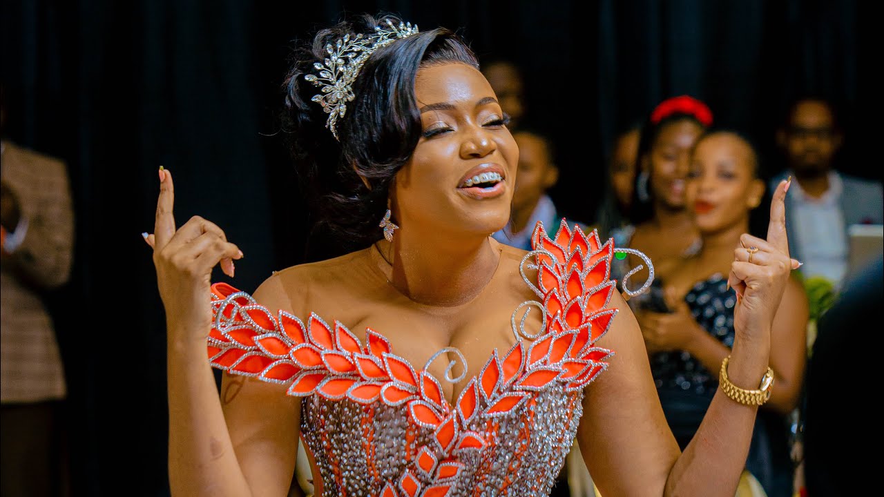 UYU DADA MMEWE AJIPANGE . ANAFANYA KILA KITU .